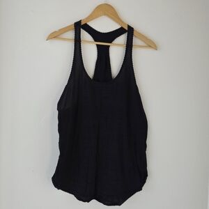Lululemon 105 F Singlet colour: black size: 12